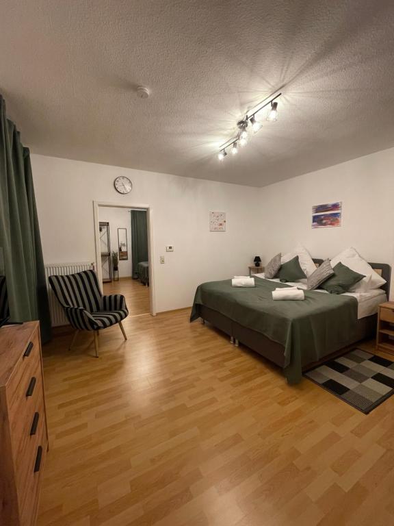 Postel nebo postele na pokoji v ubytování City 2-Zimmer Apartment mit Balkon