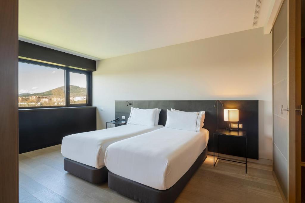 Cama o camas de una habitación en Eurostars Pamplona