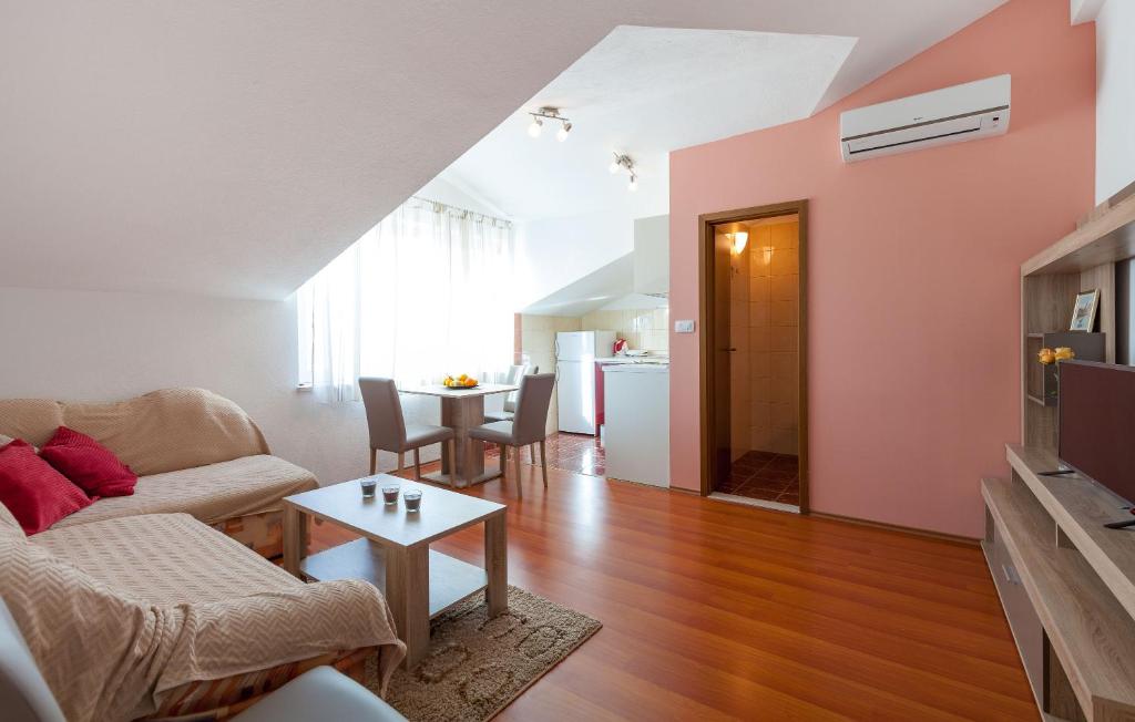 TV a/nebo společenská místnost v ubytování Apartments Kike