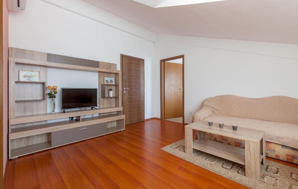 TV a/nebo společenská místnost v ubytování Apartments Kike