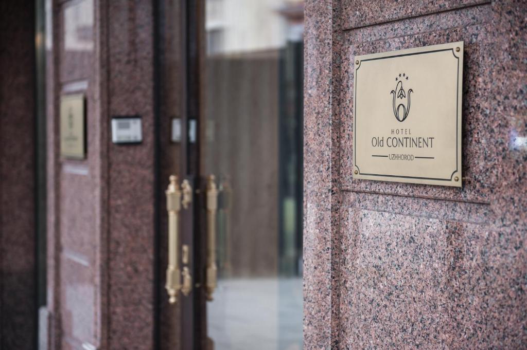 Certifikát, hodnocení, plakát nebo jiný dokument vystavený v ubytování Old Continent Hotel