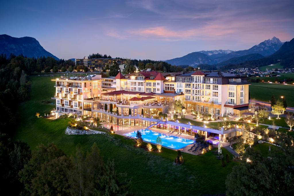 Nespecifikovaný výhled na hory nebo výhled na hory při pohledu z hotelu