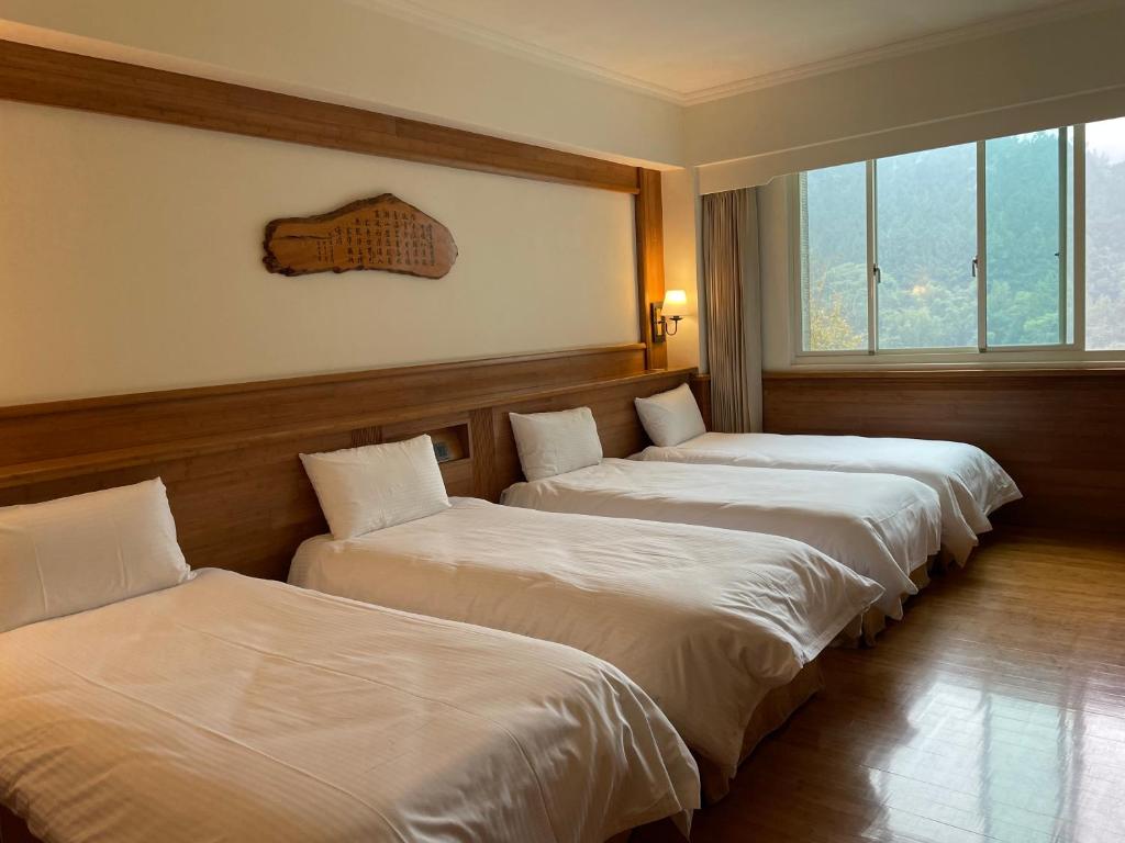 Postel nebo postele na pokoji v ubytování Ginkgo Hotel