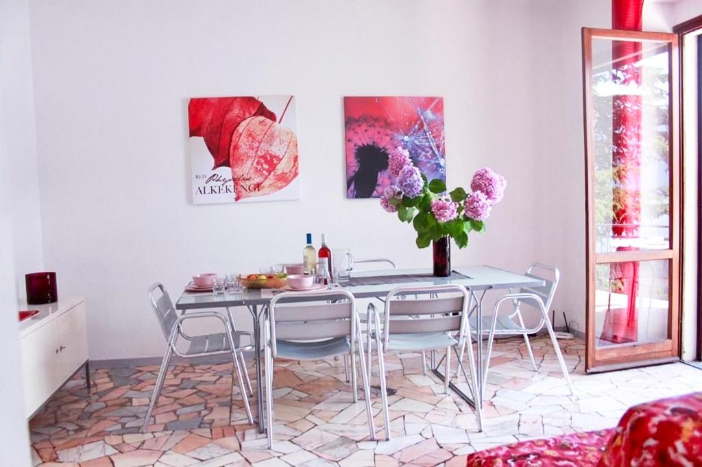 A seating area at Casa Spiaggia