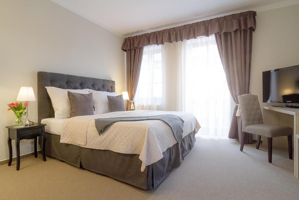 Postel nebo postele na pokoji v ubytování Boutique Hotel U Solné brány