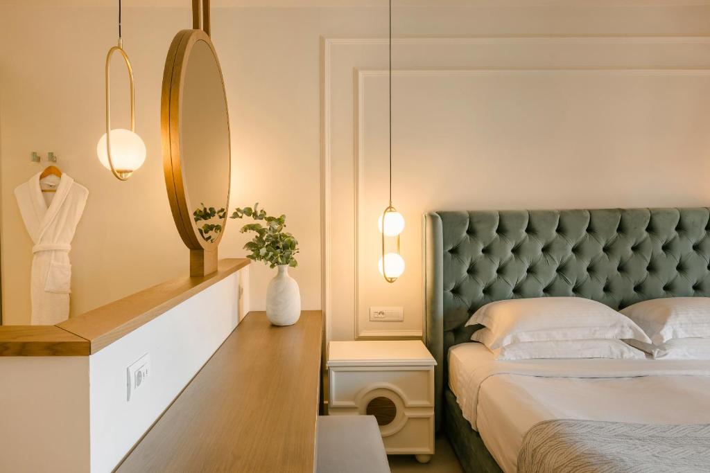 Postel nebo postele na pokoji v ubytování Thalassa Boutique Hotel - Adults Only
