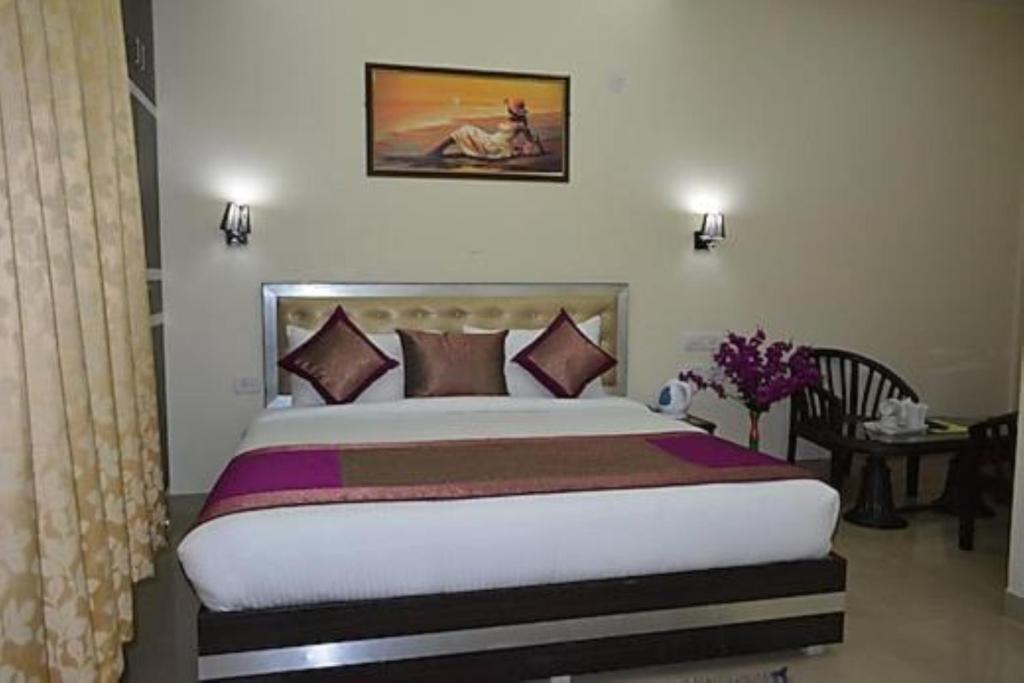 Postel nebo postele na pokoji v ubytování Jet Fox by Aero View Hotel, Delhi Airport