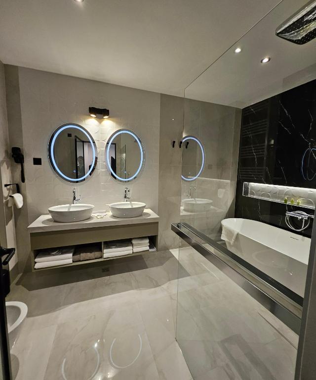 Koupelna v ubytování New Belgrade Premium Hotel