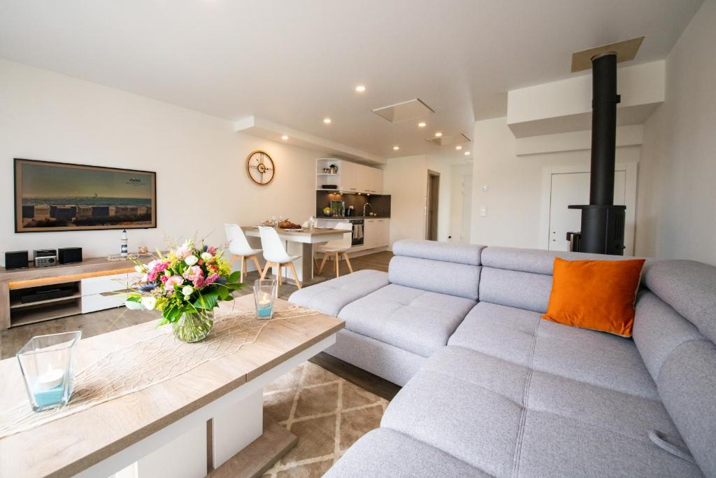 a living room with a couch and a table at Baltic Village - VIP Haus in Damp