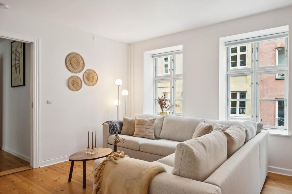 Χώρος καθιστικού στο Modern City Suite in the old centre