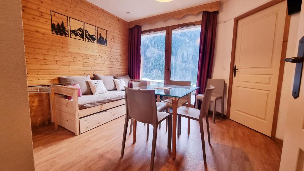 Posedenie v ubytovaní Le Hameau SPA & PISCINE appartement 2 pieces 6pers by Alpvision Residences