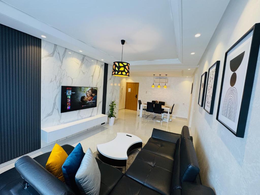 Een TV en/of entertainmentcenter bij Modern Apartment in the heart of Tangier

