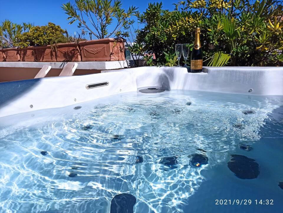 Penthouse - Jacuzzi - Terrace - Parking - 2 pools