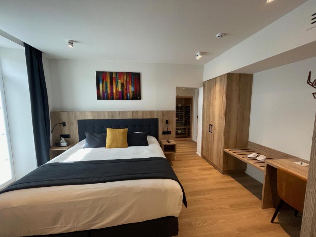 Postel nebo postele na pokoji v ubytování Hotel Le Charme de la Semois