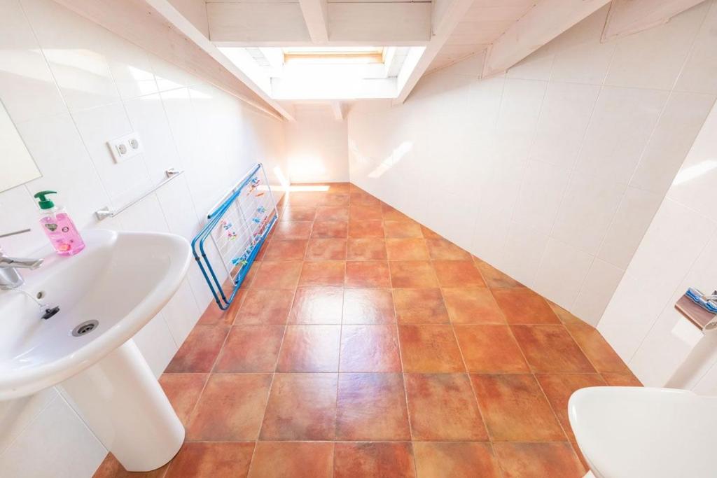 A bathroom at El Peregrino Llanes VUT