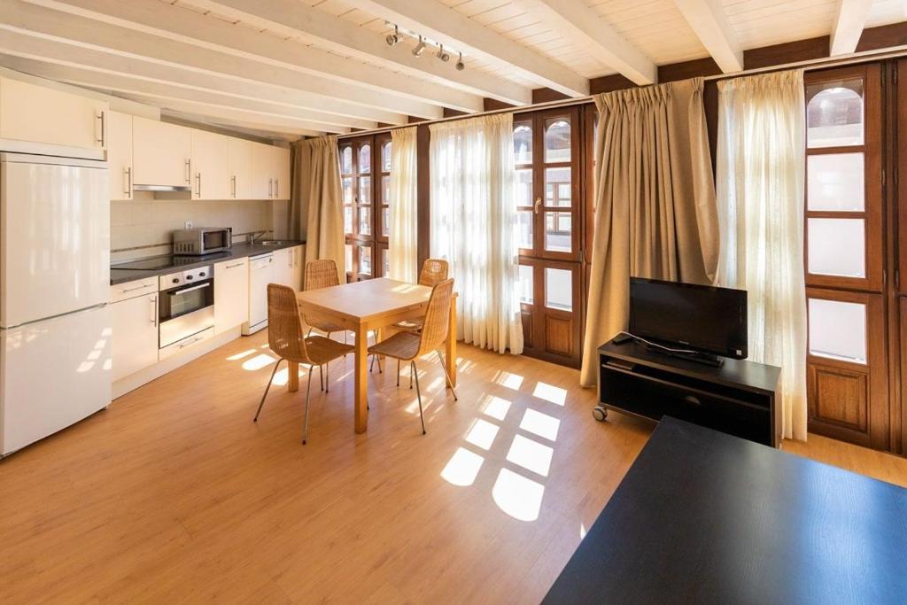 A kitchen or kitchenette at El Peregrino Llanes VUT