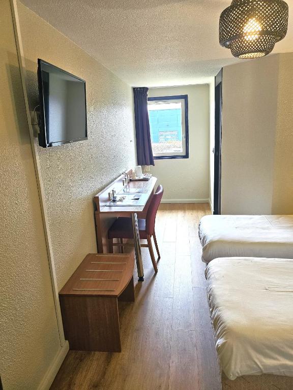 Postel nebo postele na pokoji v ubytování Kyriad Montargis Amilly