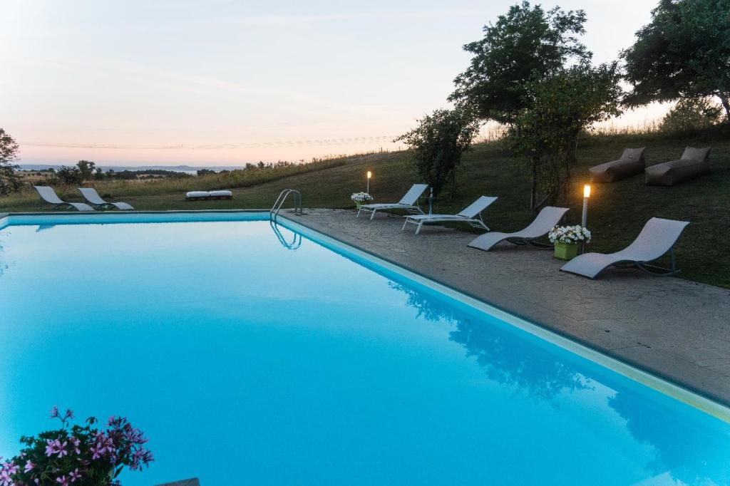 Bazén v ubytovaní Panoramic villa with pool alebo v jeho blízkosti