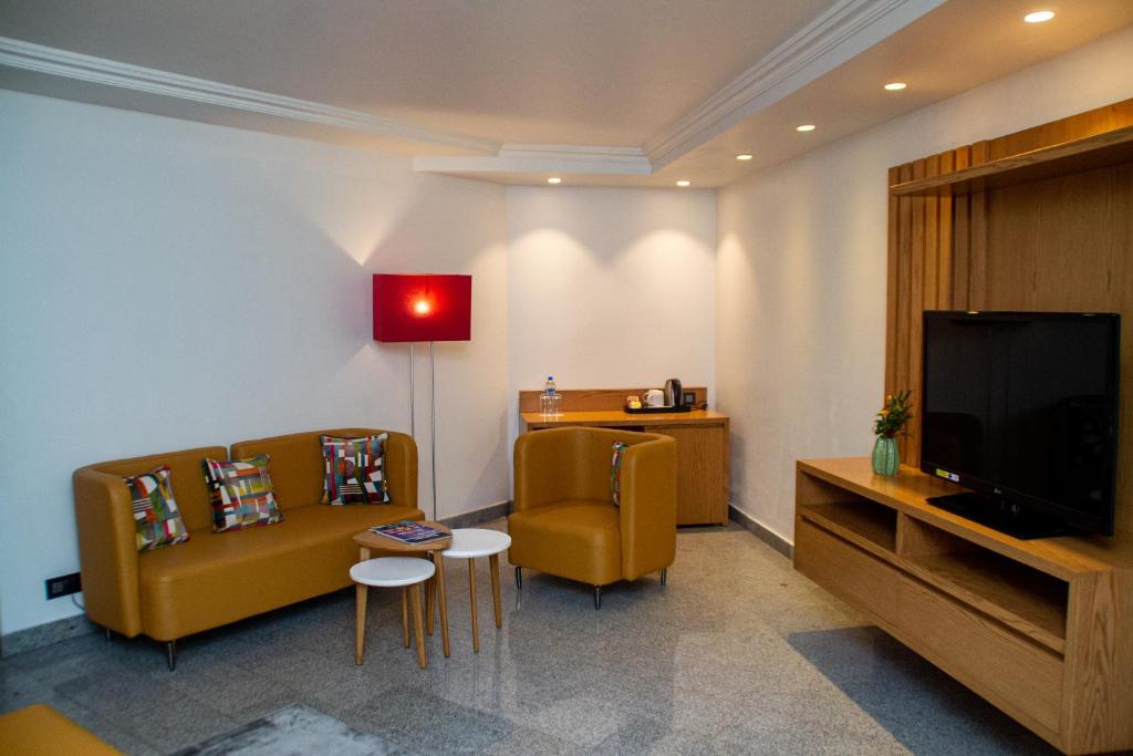 TV a/nebo společenská místnost v ubytování Eko Hotel Main Building