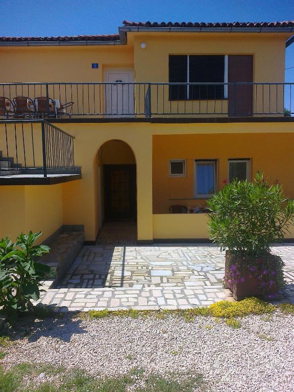 Budova, v ktorej sa apartmán nachádza