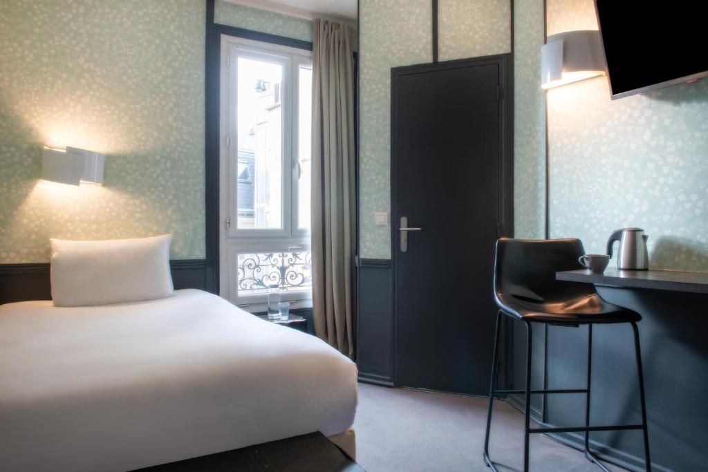 
Single Room-courtyard view
