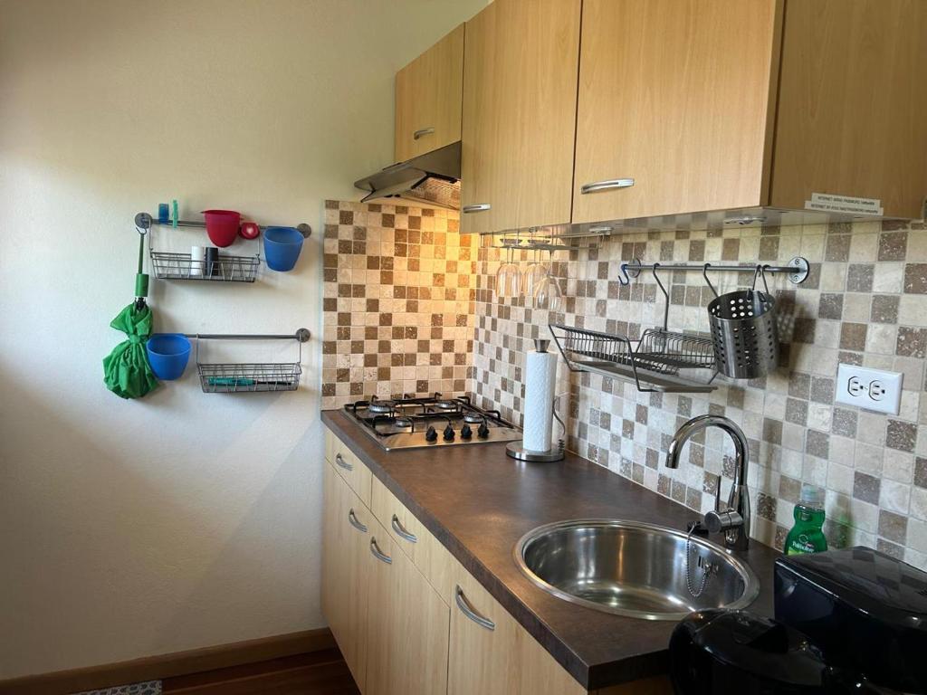 Kuchyň nebo kuchyňský kout v ubytování Paradera Palms Apt 2