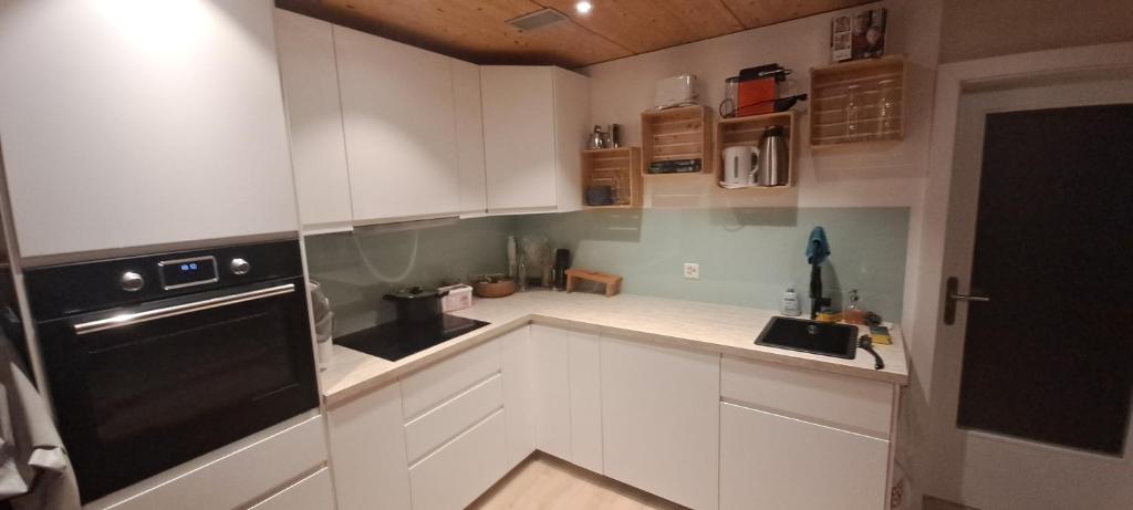 Cucina o angolo cottura di Syril's Mountain Paradise