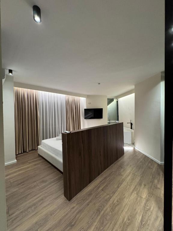 Postel nebo postele na pokoji v ubytování Alcazar Luxury Suites