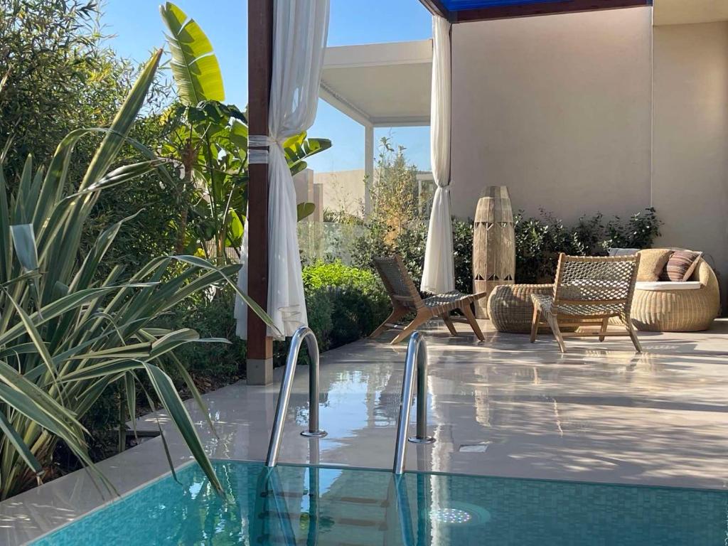 3-bedroom beach villa with a pool and private sauna in Green Coast Palase