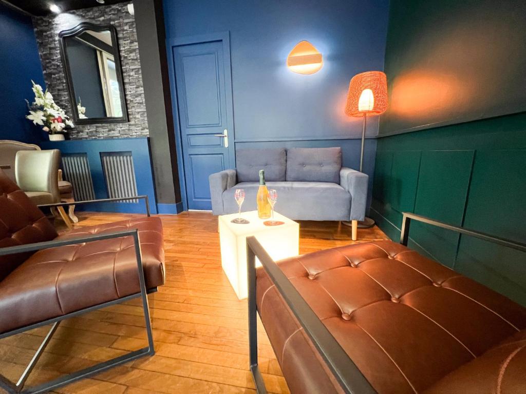 Posezení v ubytování Hôtel Spa & Restaurant Ô Pervenches