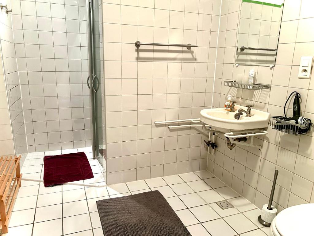 Koupelna v ubytování Notre-Dame d'Escouloubre Sources d'eaux chaudes privées et sauna