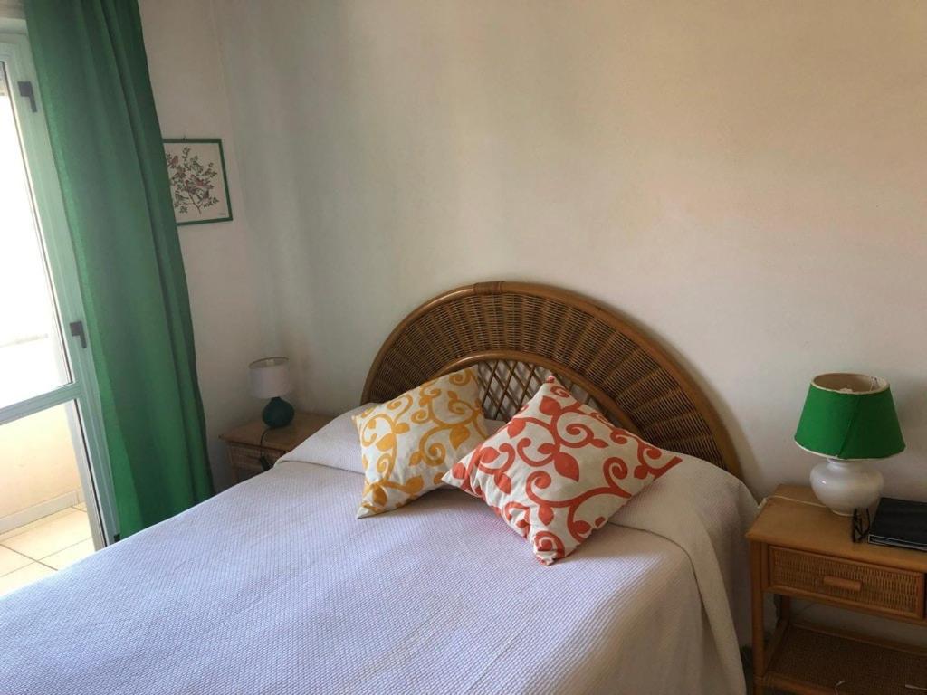 Postel nebo postele na pokoji v ubytování Recently Renovated Beachfront Retreat in Giulianova
