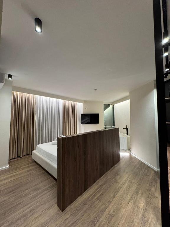Postel nebo postele na pokoji v ubytování Alcazar Luxury Suites