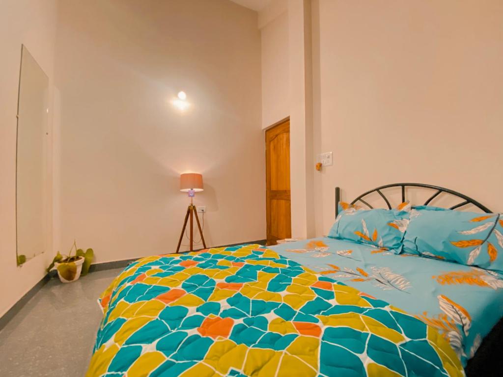 Postel nebo postele na pokoji v ubytování Neo Villas at Vagator By Goaround Homes