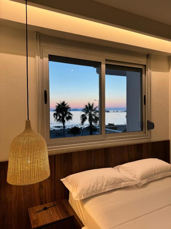 Postel nebo postele na pokoji v ubytování Alcazar Luxury Suites