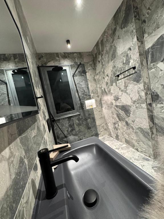 Koupelna v ubytování Alcazar Luxury Suites