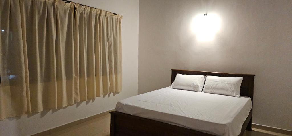 Postel nebo postele na pokoji v ubytování VThree Family House