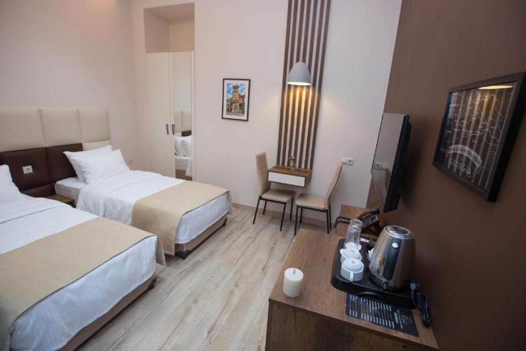 Postel nebo postele na pokoji v ubytování History Hotel Tbilisi