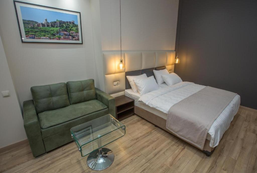 Postel nebo postele na pokoji v ubytování History Hotel Tbilisi
