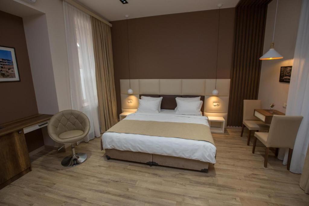 Postel nebo postele na pokoji v ubytování History Hotel Tbilisi