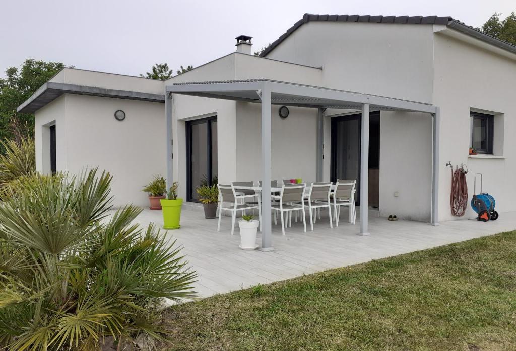 Το κτήριο όπου στεγάζεται  το bed & breakfast