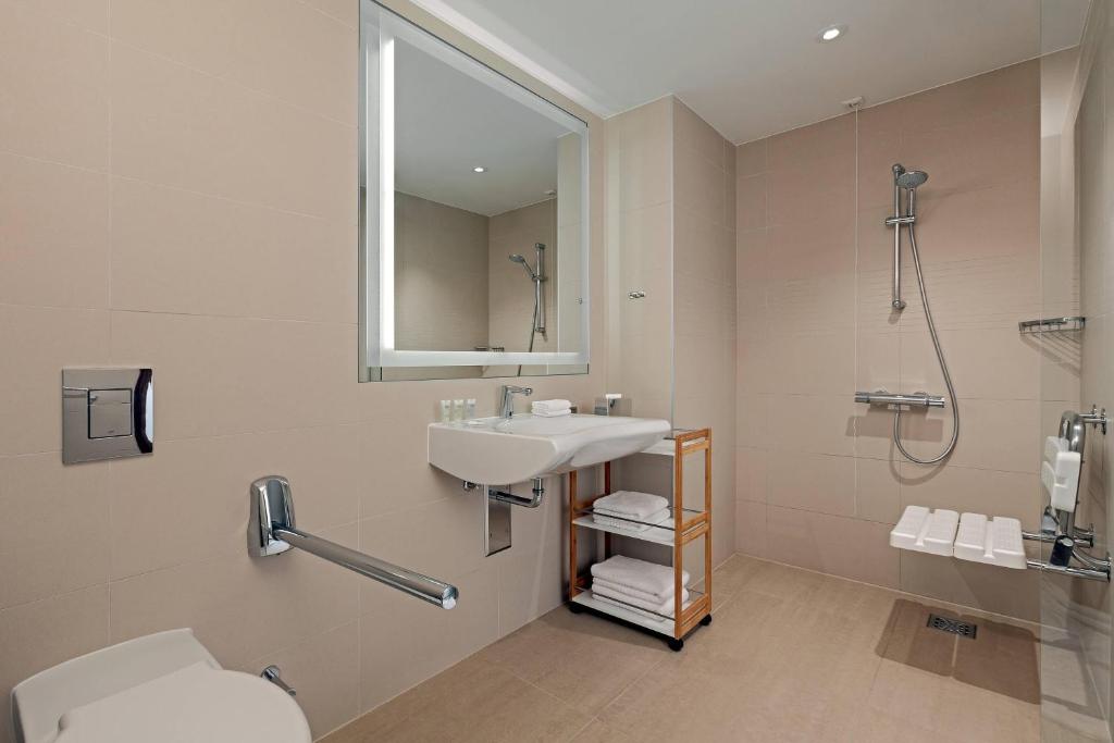 Courtyard by Marriott Gdynia Waterfront - 8