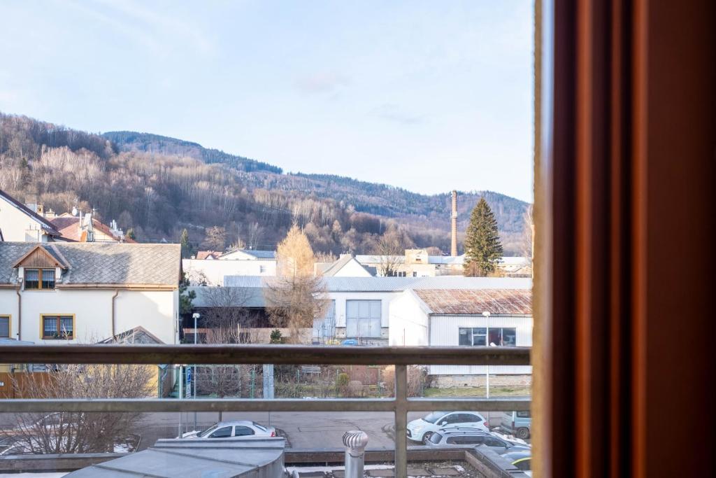 Nespecifikovaný výhled na hory nebo výhled na hory při pohledu z hotelu