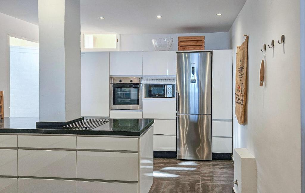 Kuchnia lub aneks kuchenny w obiekcie Lovely Apartment In Calahonda With Wifi