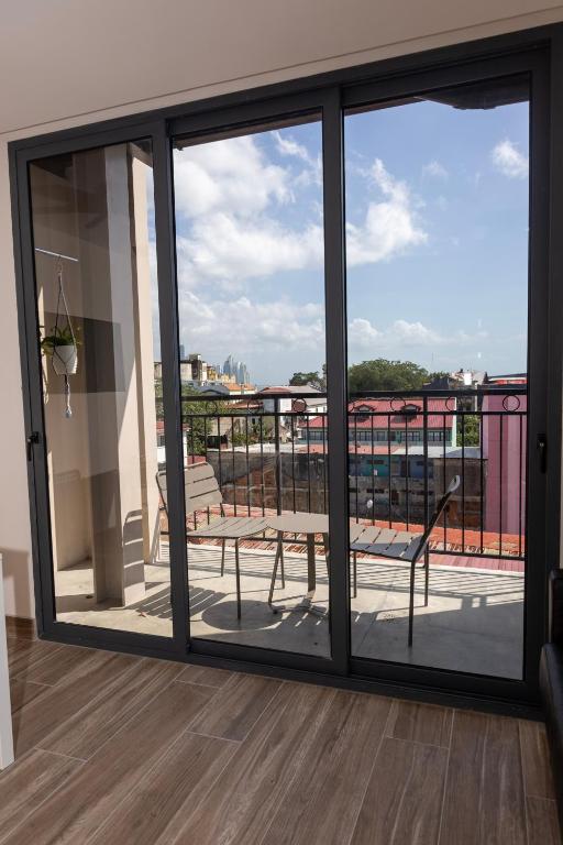 Balkón nebo terasa v ubytování Cozy Apartment Pool Coworking