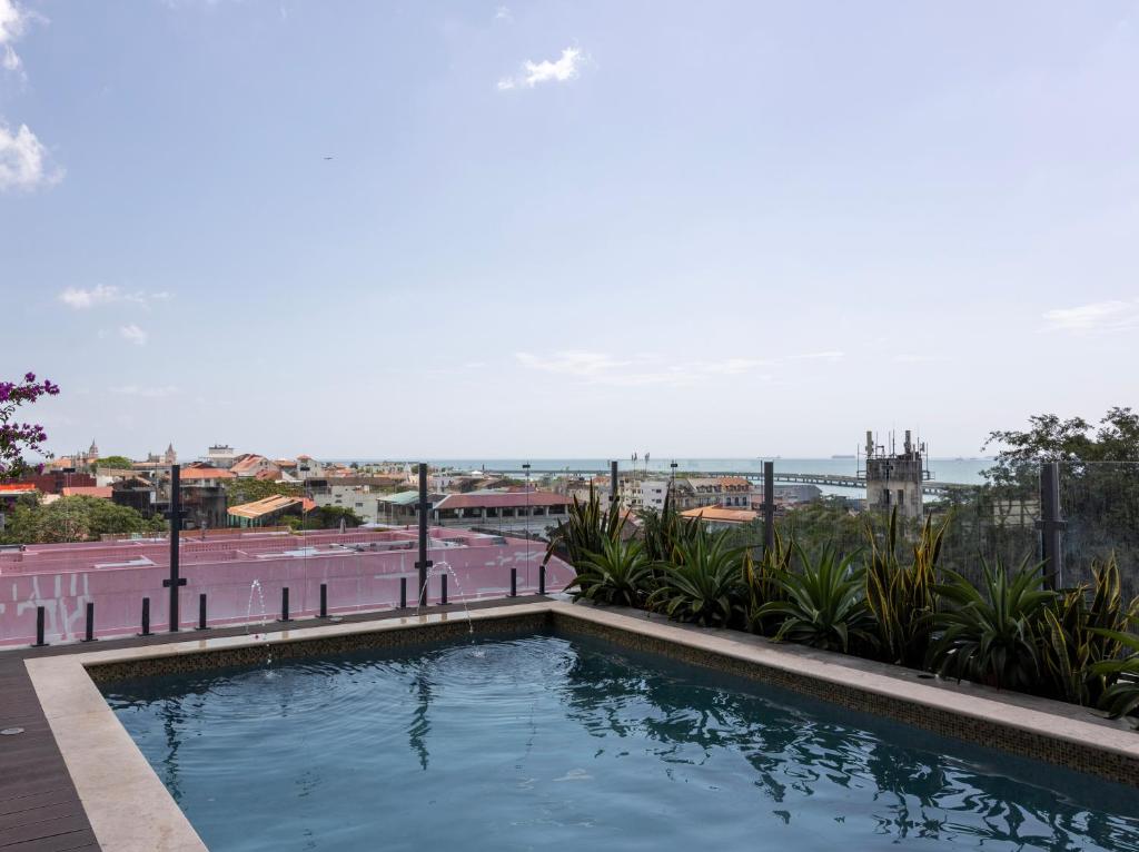 Bazén v ubytování Cozy Apartment Pool Coworking nebo v jeho okolí