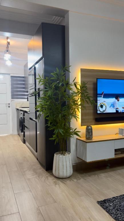 TV a/nebo společenská místnost v ubytování Pebbles Nest
