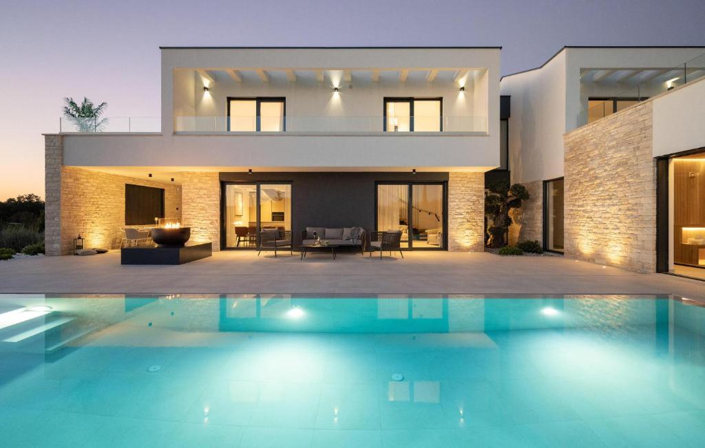 Bazén v ubytování Nice Home In Anzici With Sauna nebo v jeho okolí