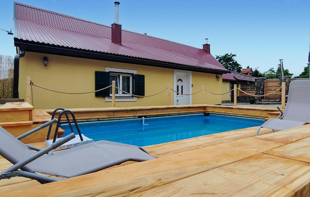Bazén v ubytování Nice Home In Zuta Lokva With Wifi nebo v jeho okolí