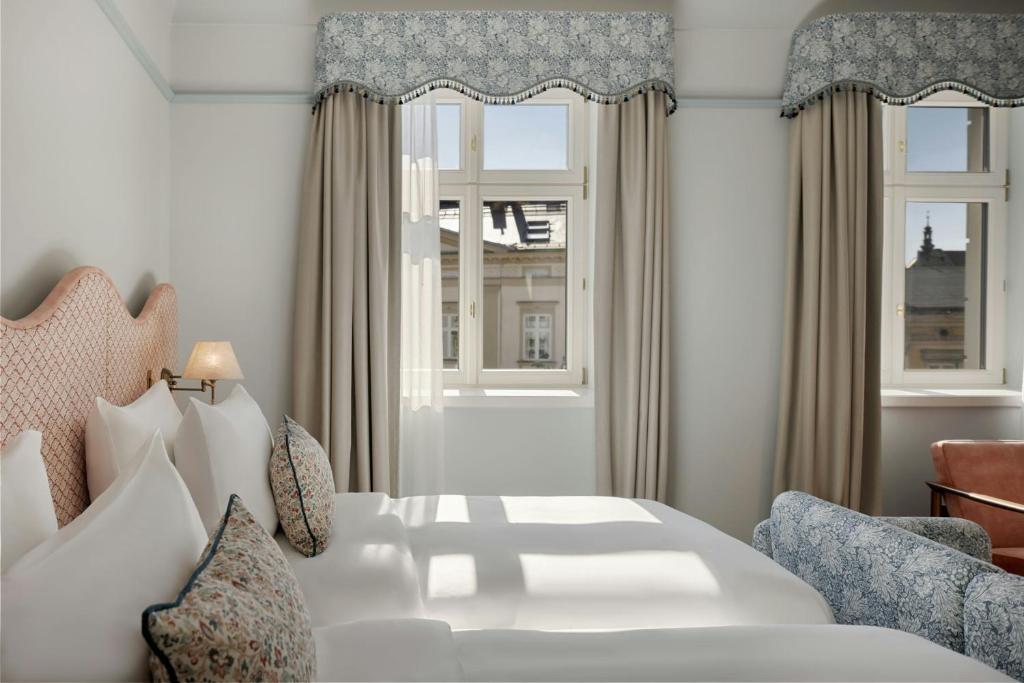 Stradom House, Autograph Collection - 12